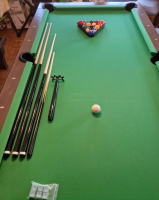 Pool-Billardtisch, gebraucht, Premium, 7-Fuß inkl. Abdeckung. 2x Sitzbank und Zubehör